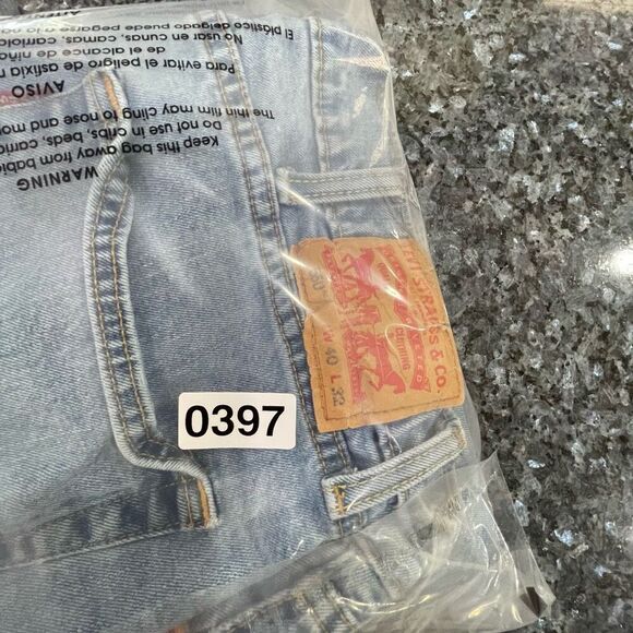 Levi’s 550 Relaxed Fit Jeans W40 L32 Light Wash Distressed Hem - Picture 10 of 10